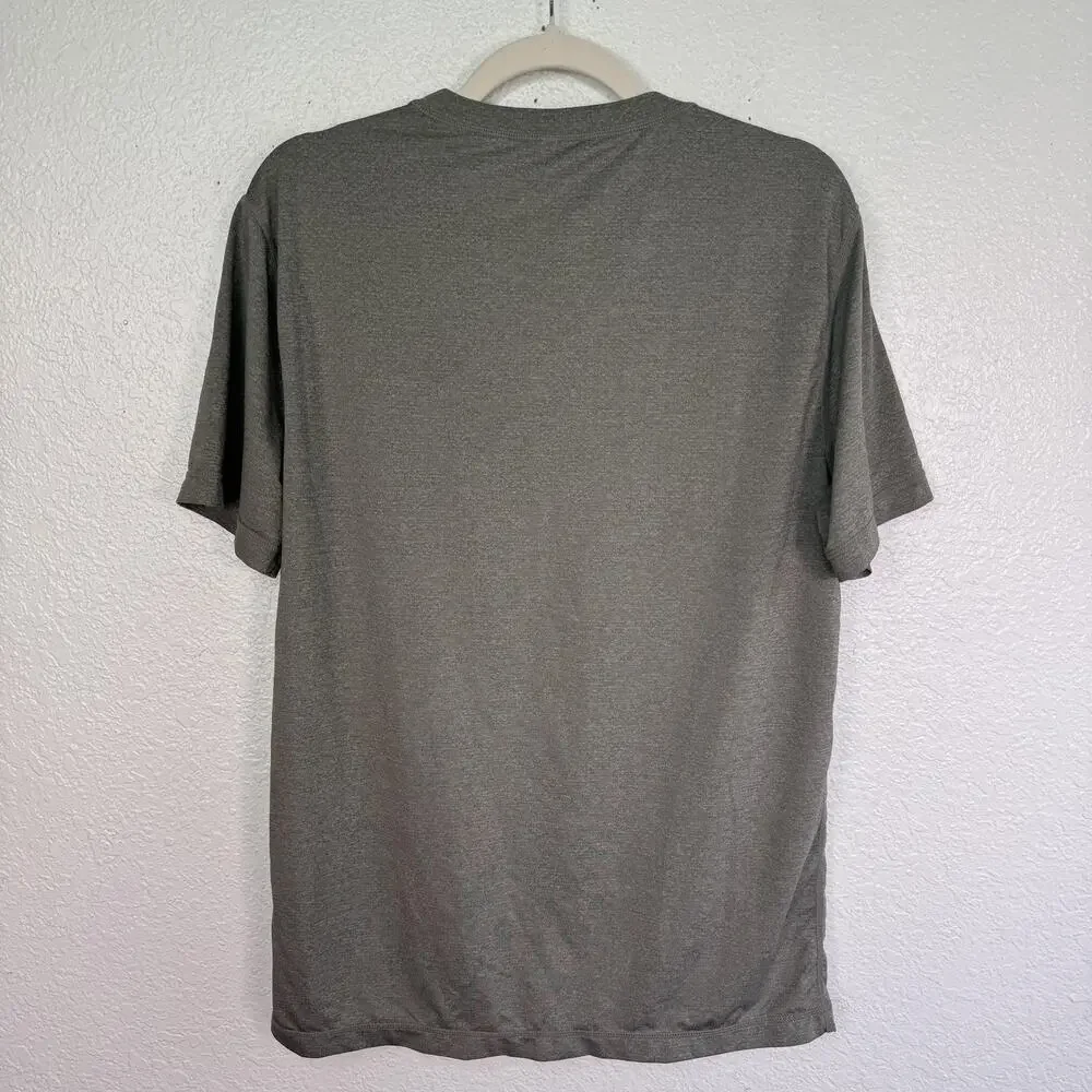 Vuori Shirt Mens Medium Tradewind Performance T-Shirt Pocket Tee Activewear M - Picture 2 of 8